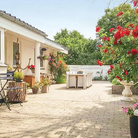 Holiday home Four-bedroom In