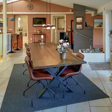 Four-bedroom In Holiday home *