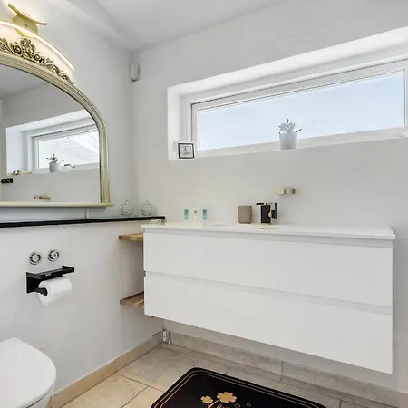 Four-bedroom In 別荘 Strøby Ladeplads