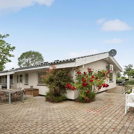 Four-bedroom In Ferienhaus *